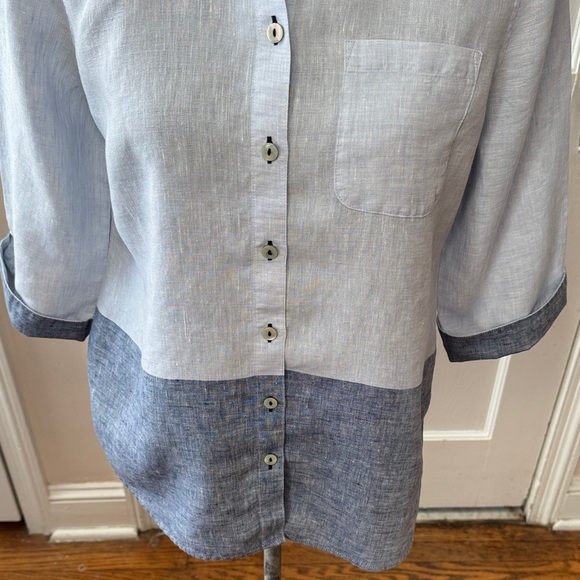 Chico's Two-Tone Linen Blue Button Down Shirt Size 0 (small) - Picture 4 of 15